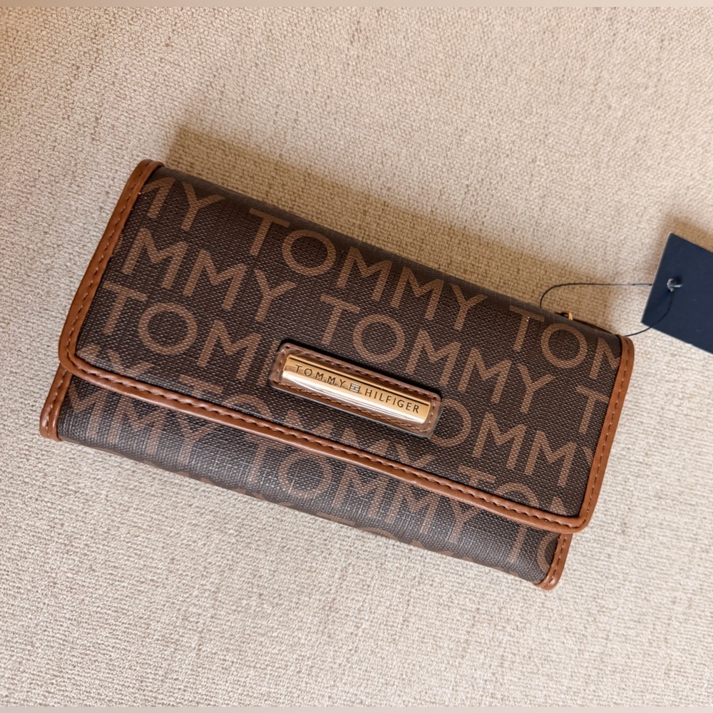 Tommy Hilfiger Brown Logo Zip-Around Continental Wallet